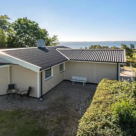 Fyrrehuset Holiday home Helnaes By